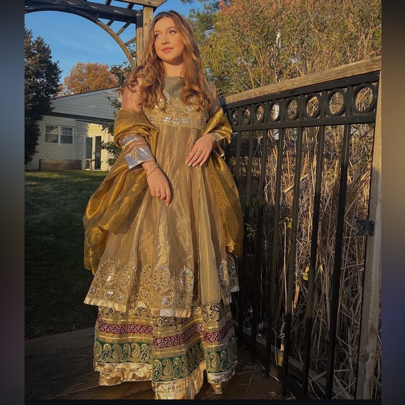 Zahra Ahmad Lahore Gold and Green Dress Anarkali - Picture 1 of 10